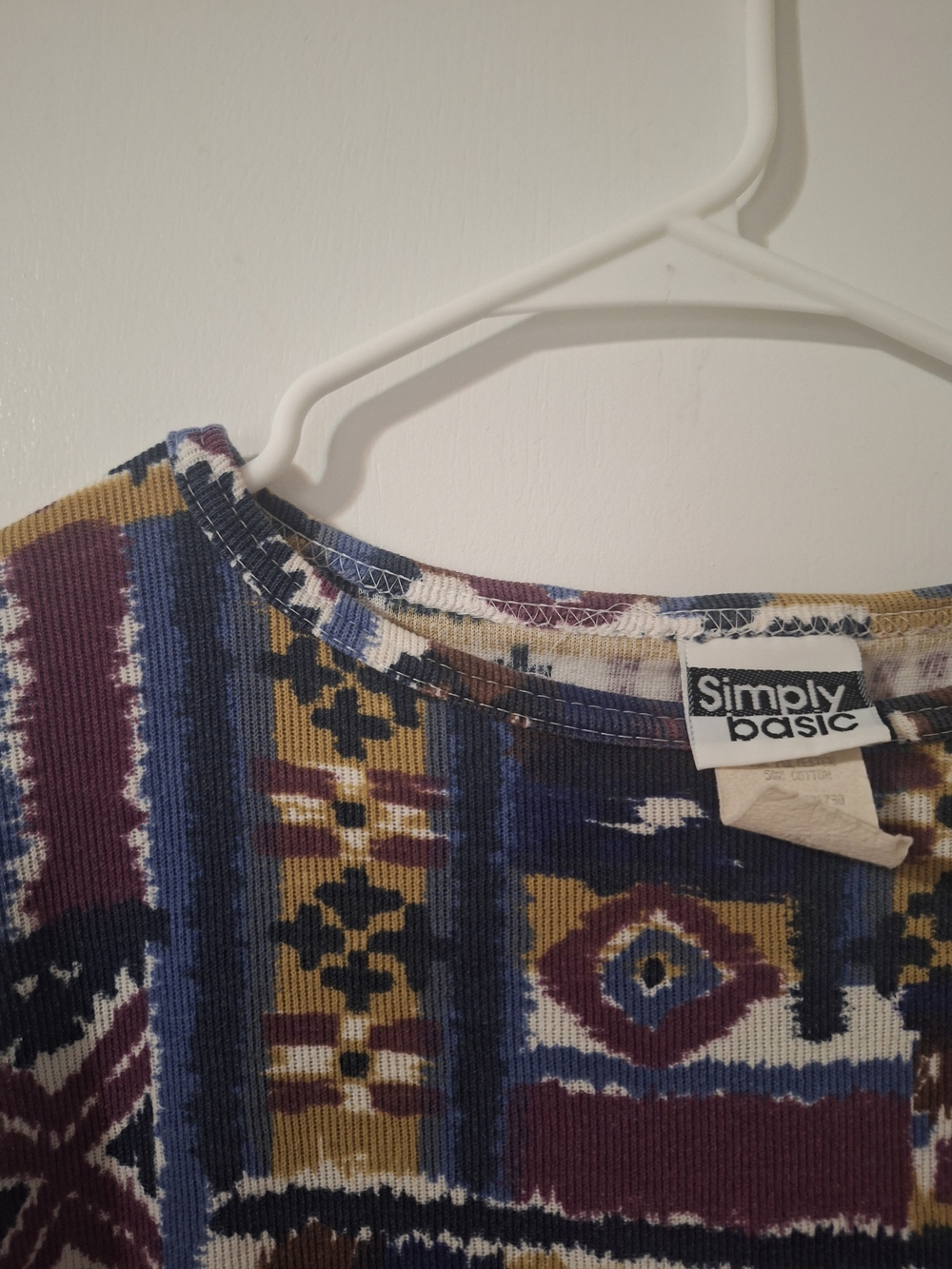 Simply Basic Vintage Patterned Short Sleeve Geometric Print Tee Size L - Picture 6 of 7